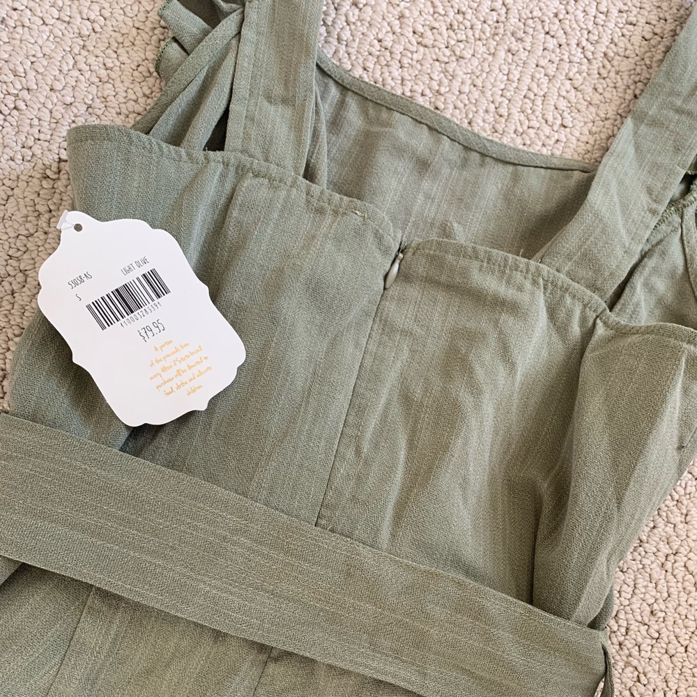 New with tags! Size small, Altar’d State Green jumpsuit! - Picture 5 of 6